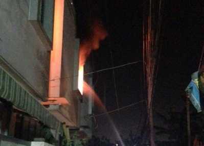 TP.HCM: Cháy nhà trong đêm, khu dân cư hỗn loạn