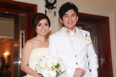 Đan Trường và 'tình cũ' muốn xóa lùm xùm tiền bạc