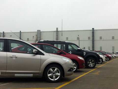 Hà Nội đã giảm phí trước bạ ôtô, thu thuế đường xe máy