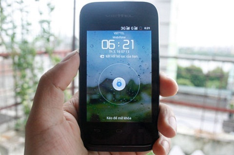 Smartphone Viettel V8404 giá bình dân hút khách
