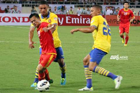 Clip: Bàn thắng Arsenal khiến SVĐ Mỹ Đình vỡ òa