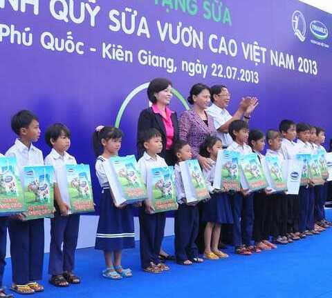 Kiên Giang: 40 ngàn ly sữa cho trẻ em nghèo Phú Quốc