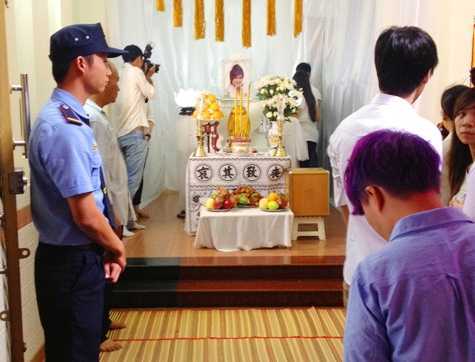 Lễ tang Wanbi Tuấn Anh: Phát ca khúc 'Cám ơn'