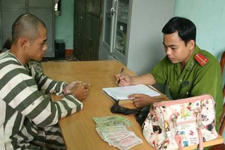 Tuổi thơ bất hạnh của tướng cướp câm điếc