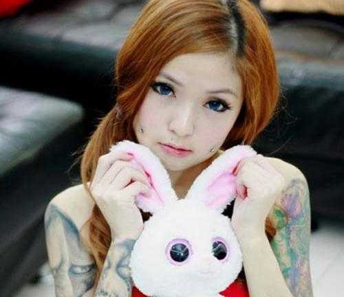 Ngắm hot girl xăm hình nổi tiếng nhất Malaysia