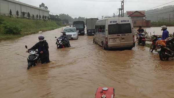 Ảnh: Mưa lớn, lũ lụt tàn phá nhiều địa phương