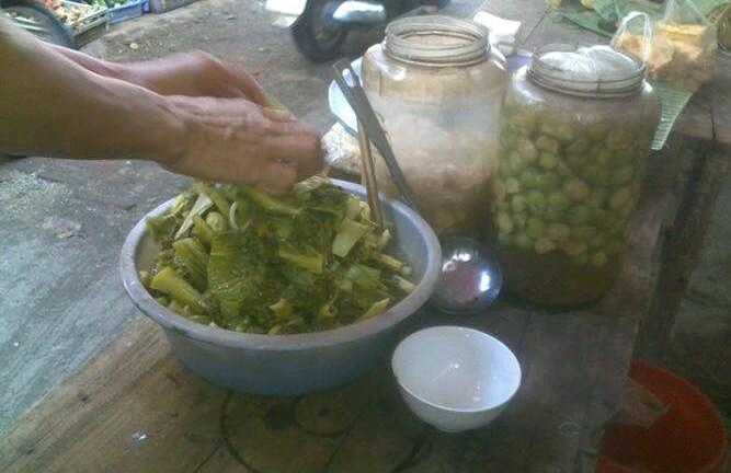 Tin hot 30/7: Ăn dưa cà ngoài chợ, mua độc vào người