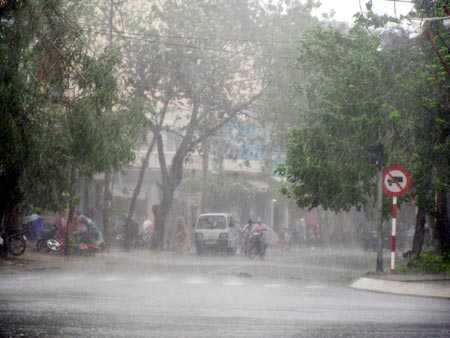 Áp thấp trên biển, cả nước mưa giông