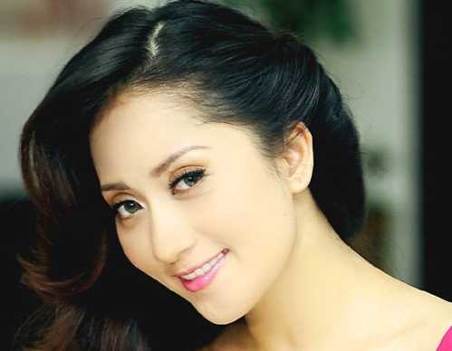 Thủy Tiên nóng với ảnh nội y, Khánh Thi mất tích?