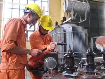 Tăng giá điện: Làm rõ việc mua rẻ bán đắt