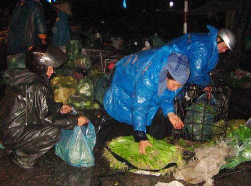 Clip: Nơm nớp mưu sinh trước giờ bão số 5 đổ bộ