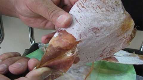 Tin hot 5/8: Sờ tận tay mực khô giả như dây thun