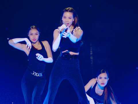 Hồ Ngọc Hà tỏa sáng tại Bắc Kinh