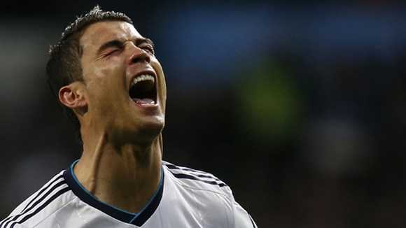 Soi kỹ năng sút phạt thần thánh của Ronaldo
