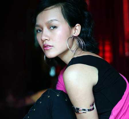 Mẹ con Thái Thùy Linh mang âm nhạc đến bệnh viện