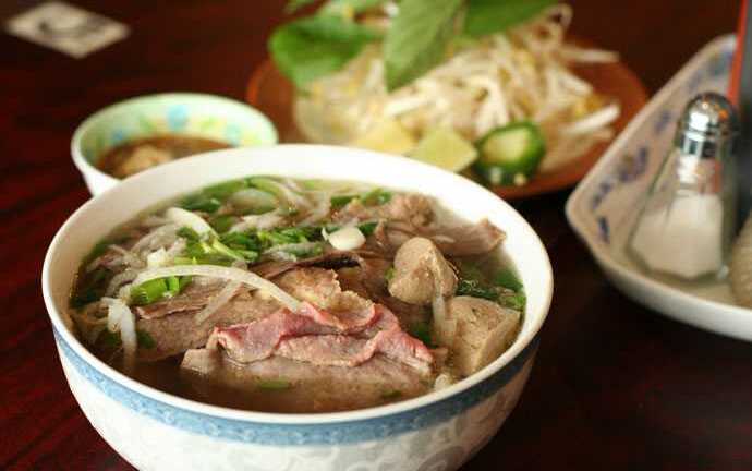 Xem Công Vinh, ăn bát phở 180 ngàn