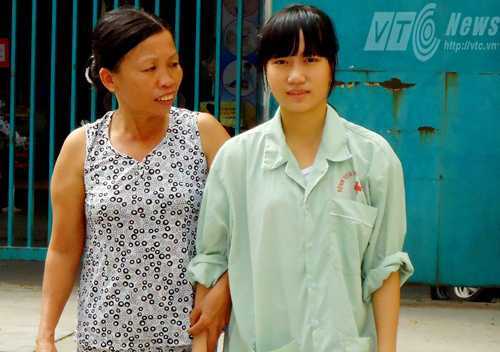 Ô Xin nhận tin đỗ 2 trường đại học trên giường bệnh