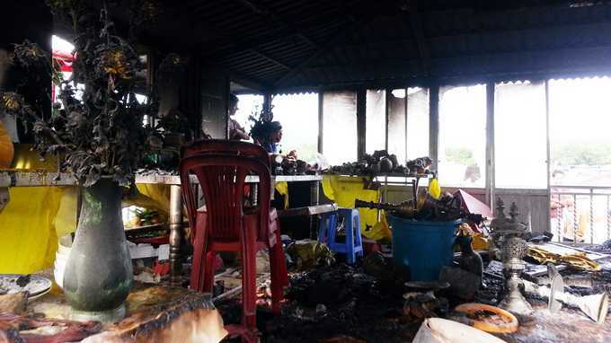 Ảnh: Thuyền tiền tỷ dự lễ hội bốc cháy ở Huế