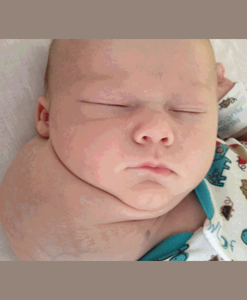 Mẹ giật mình tưởng con có 2 đầu