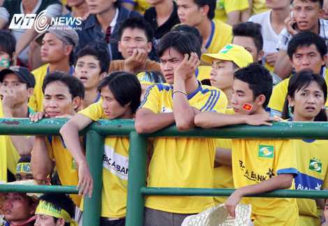 Đủ quái chiêu làm khổ fan SLNA