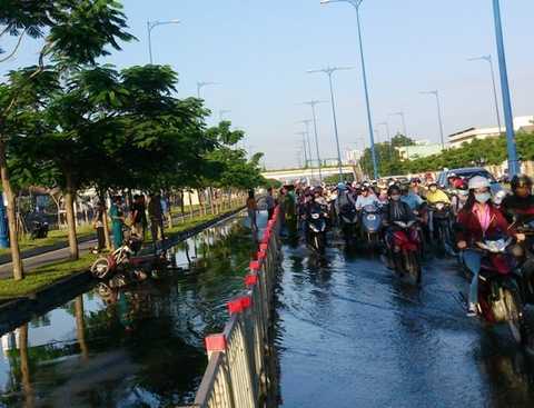 Tránh vũng nước, một người chết, một người nguy kịch