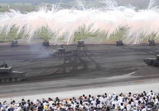 Chiến cơ, xe tăng Nhật Bản chống địch tấn công từ biển