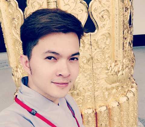 Ca sỹ Nam Cường thăm tượng Phật dát vàng ở Nhật