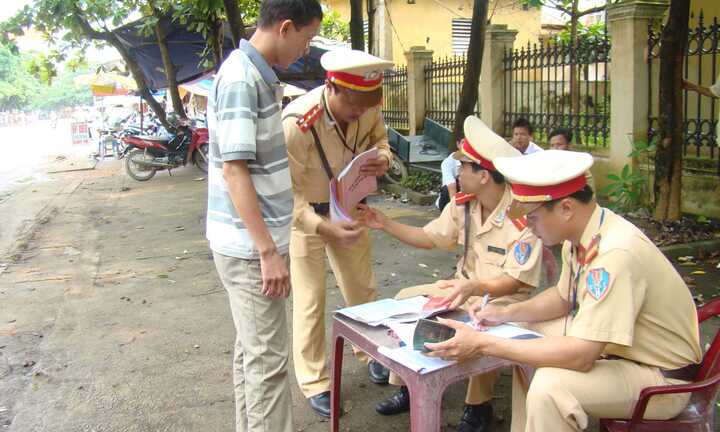 Cấm quay phim CSGT: Văn bản quá trúc trắc