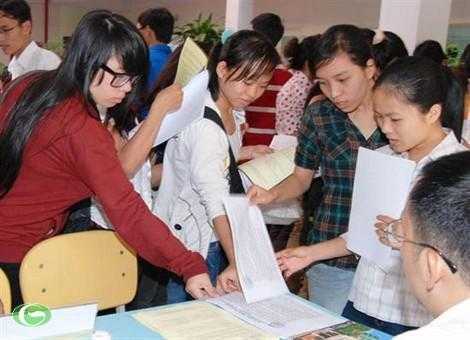 Ép thí sinh nhập học sớm?