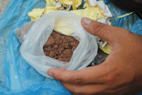 Kết luận về bột lạ trong phích nước Trung Quốc