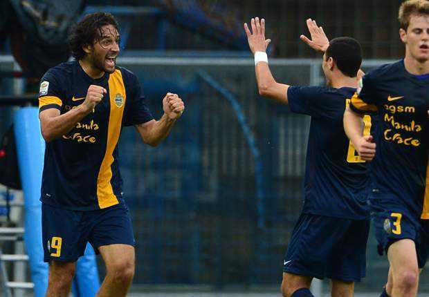 Milan thua sốc, Juve thắng chật vật