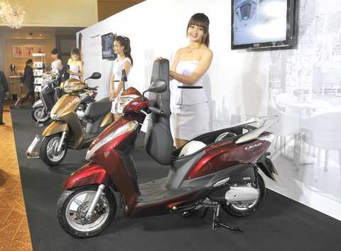 Honda Lead một mình 'loạn' giá