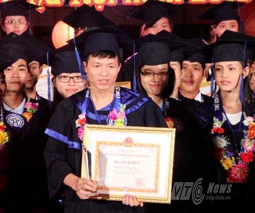 Thủ khoa ‘thất nghiệp’ đi làm đầu tháng 9