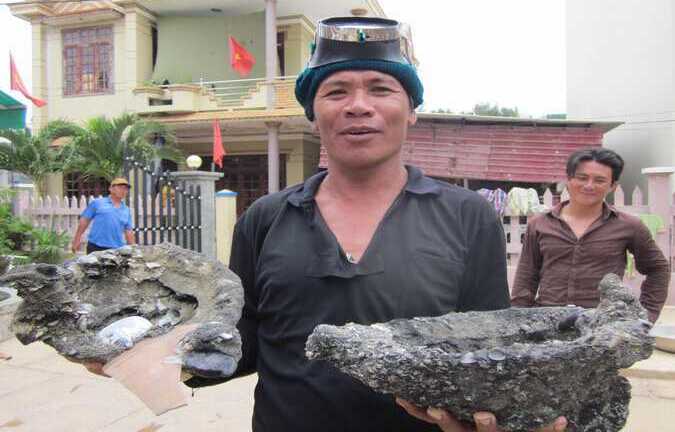 Ảnh: Ngư dân Quảng Ngãi vớt được nhiều nồi gốm cổ