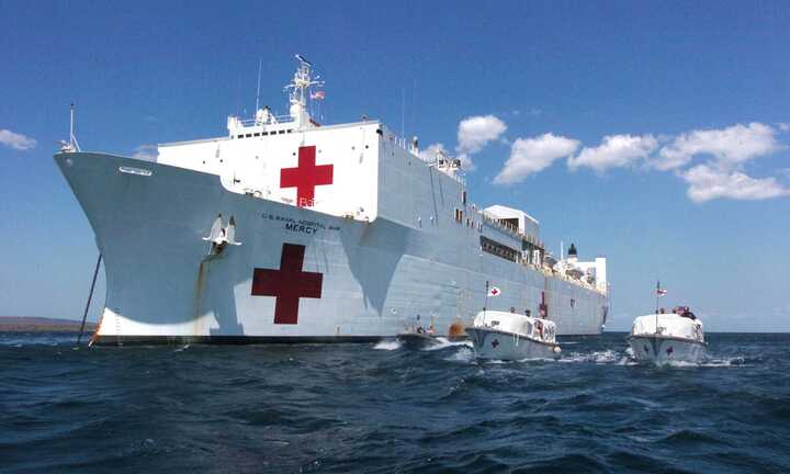 Quân y Hải quân Mỹ giúp đỡ nạn nhân bỏng Việt Nam