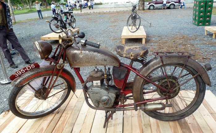 Xe cổ của ‘Hai lúa’ đọ dáng với môtô tiền tỷ