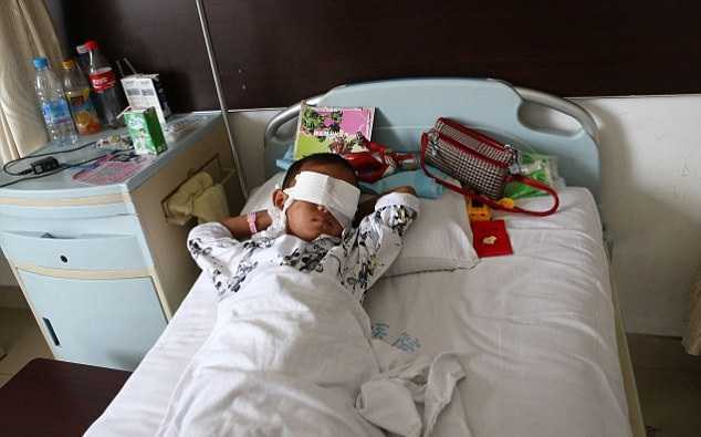 Trung Quốc: Bé 6 tuổi bị bắt cóc, móc mắt lấy giác mạc