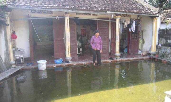 Hàng chục căn nhà bỗng biến thành... ao làng
