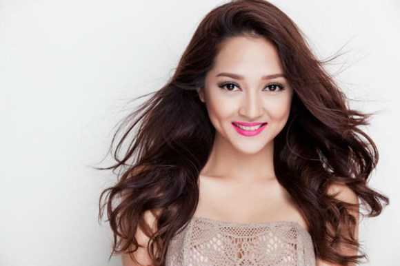 Bảo Anh đẹp hút hồn, tình tứ trai Hàn trong MV mới