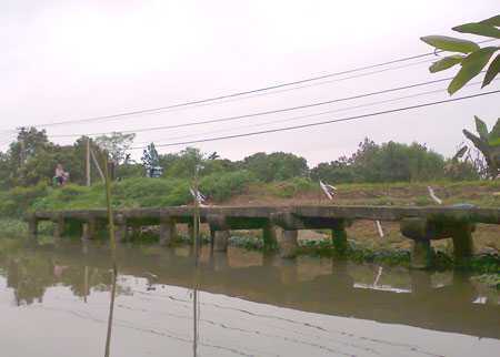 Cuộc thảm sát đẫm máu ở cầu Ác