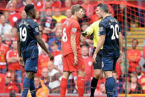 Vòng 3 Premier League: Van Persie hết phép