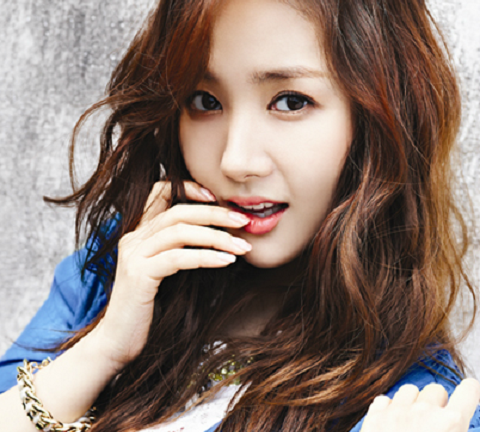 Tình cũ Lee Min Ho - Park Min Young dịu dàng đón thu