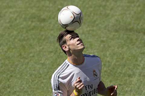 Chưa ra sân, Bale đã cho Ronaldo, Messi hít khói