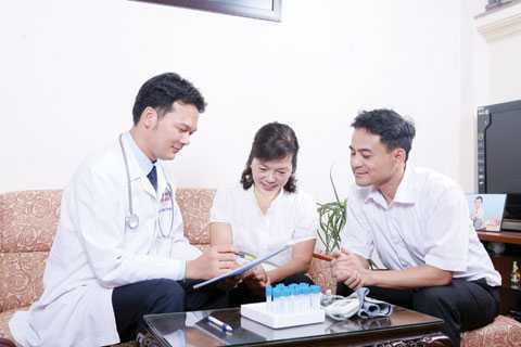 Trao cúp cho dịch vụ lấy mẫu xét nghiệm tận nơi