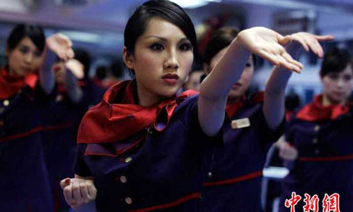 Xem nữ tiếp viên hàng không học võ Vịnh Xuân quyền