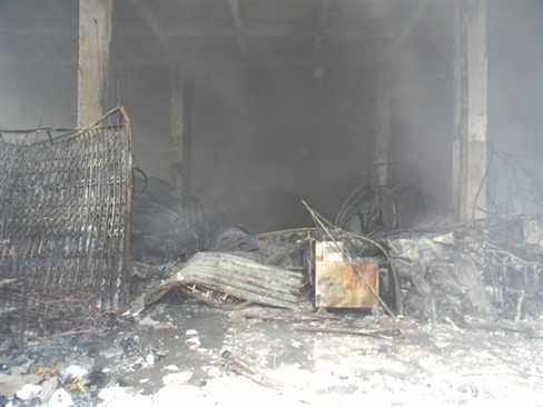 Khói vẫn nghi ngút ở Trung tâm Thương mại Hải Dương