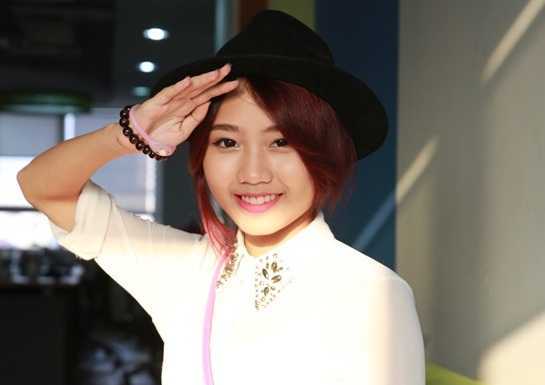 Hot girl xinh nhất 2012 khoe giọng hát ngọt ngào