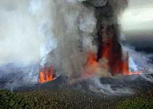 Video: Hàng ngàn dân Indonesia tháo chạy khỏi núi lửa