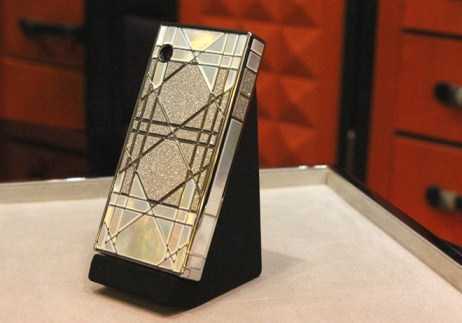 Cận cảnh điện thoại Dior giá 3,15 tỷ đồng ở Hà Nội