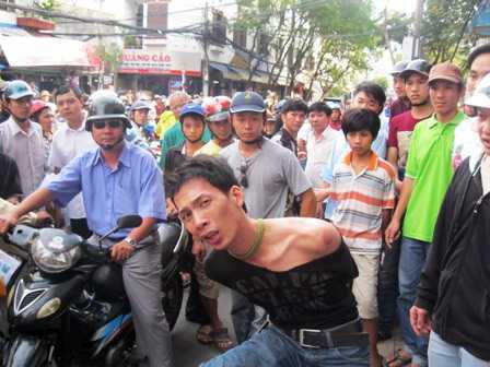 Clip: 'Hiệp sĩ' Sài Gòn tóm gọn cướp như phim
